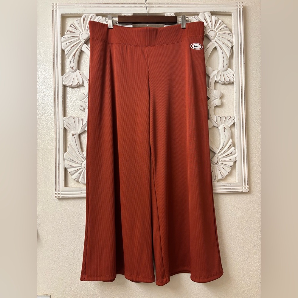 Nike Women's Femme Cropped Wide-Leg Pants Burnt Orange • XL • EUC